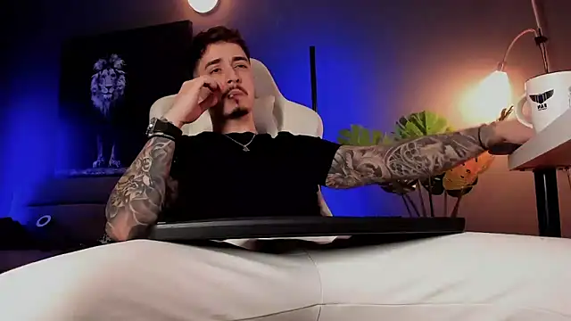 Snapshot of uptomatty chatting on February 1, 2026, 7:50 am uptomatty online show from February 1, 2026, 7:50 am