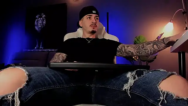 Snapshot of uptomatty chatting on February 22, 2026, 7:33 am uptomatty online show from February 22, 2026, 7:33 am