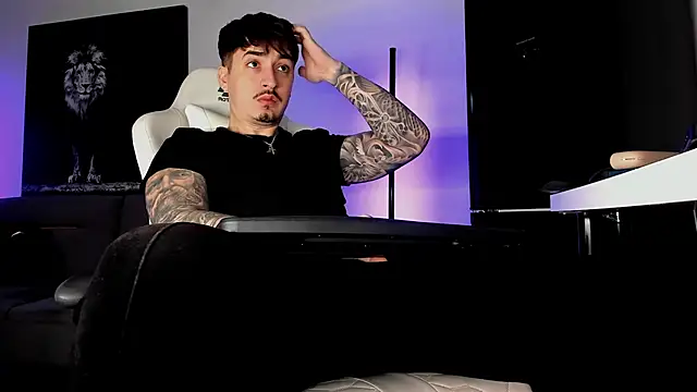 Snapshot of uptomatty chatting on October 30, 2025, 7:17 am uptomatty online show from October 30, 2025, 7:17 am