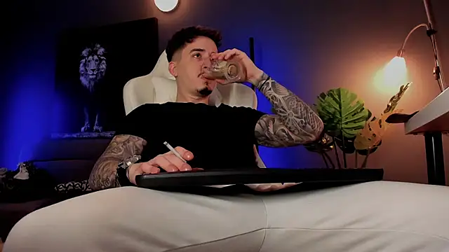 Snapshot of uptomatty chatting on February 3, 2026, 7:35 am uptomatty online show from February 3, 2026, 7:35 am