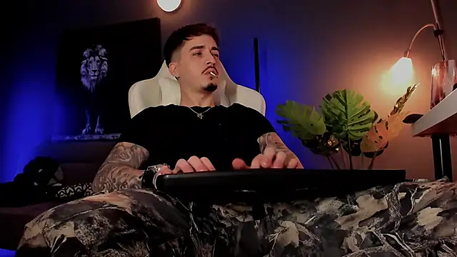 Snapshot of uptomatty chatting on February 4, 2026, 7:47 am uptomatty online show from February 4, 2026, 7:47 am