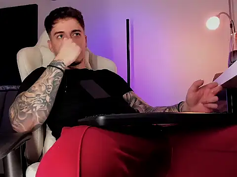 Snapshot of uptomatty chatting on January 15, 2026, 3:48 pm uptomatty online show from January 15, 2026, 3:48 pm