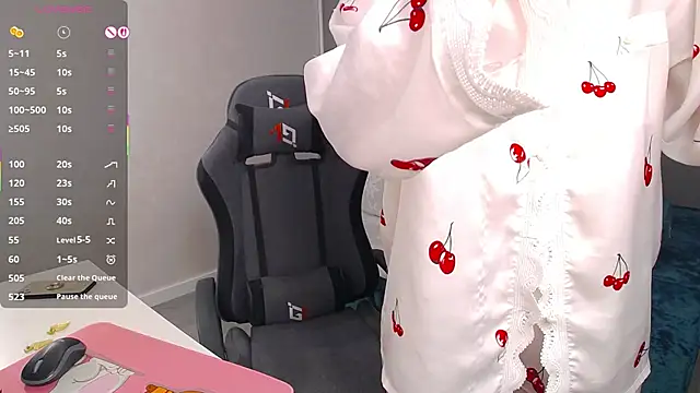 Snapshot of Sofia_Soul chatting on December 14, 2025, 3:17 pm Sofia Soul online show from December 14, 2025, 3:17 pm