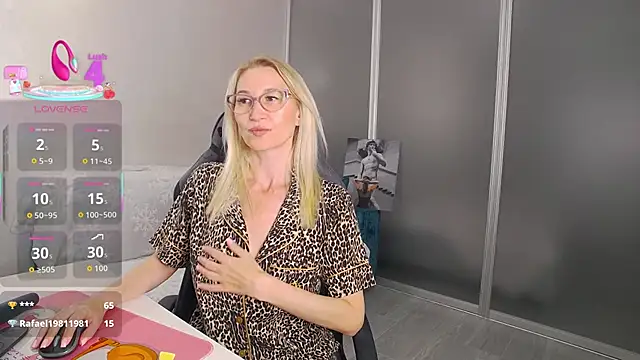 Snapshot of Sofia_Soul chatting on September 8, 2025, 6:18 pm Sofia Soul online show from September 8, 2025, 6:18 pm