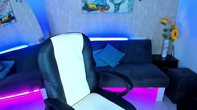 nova sex01 online show from April 15, 2026, 7:58 pm