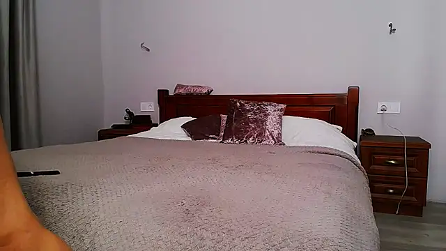 BLUEBLUE SKY online show from September 30, 2025, 12:22 pm