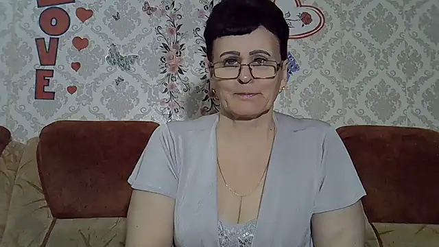 Snapshot of PaulaGolden chatting on April 20, 2026, 7:37 pm PaulaGolden online show from April 20, 2026, 7:37 pm