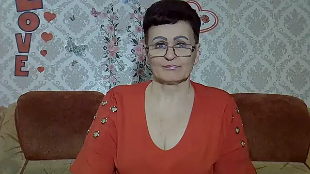 Snapshot of PaulaGolden chatting on June 2, 2026, 4:40 pm PaulaGolden online show from June 2, 2026, 4:40 pm
