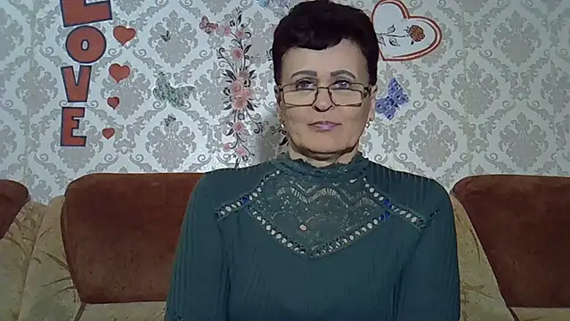Snapshot of PaulaGolden chatting on April 19, 2026, 7:38 pm PaulaGolden online show from April 19, 2026, 7:38 pm