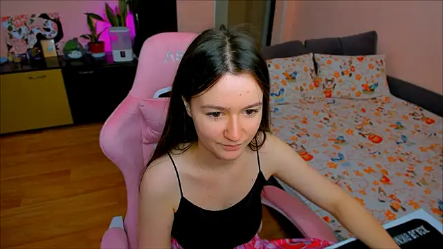 Snapshot of ameli_moon chatting on October 19, 2025, 1:36 pm ameli moon online show from October 19, 2025, 1:36 pm