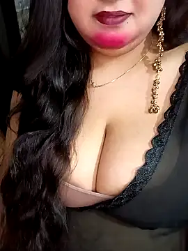 Snapshot of Suhanakhan00 chatting on April 6, 2026, 7:53 am Suhanakhan00 online show from April 6, 2026, 7:53 am