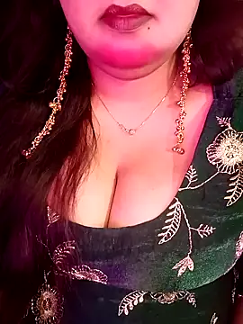 Snapshot of Suhanakhan00 chatting on March 14, 2026, 5:30 pm Suhanakhan00 online show from March 14, 2026, 5:30 pm