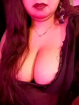 Snapshot of Suhanakhan00 chatting on April 2, 2026, 8:48 pm Suhanakhan00 online show from April 2, 2026, 8:48 pm