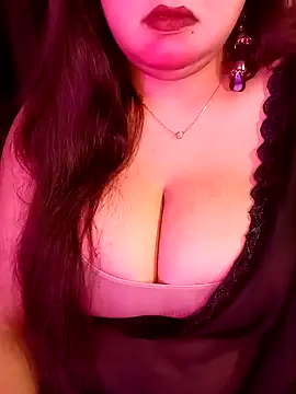 Snapshot of Suhanakhan00 chatting on April 4, 2026, 10:11 am Suhanakhan00 online show from April 4, 2026, 10:11 am
