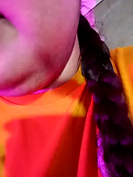 Snapshot of Suhanakhan00 chatting on May 17, 2026, 8:03 am Suhanakhan00 online show from May 17, 2026, 8:03 am