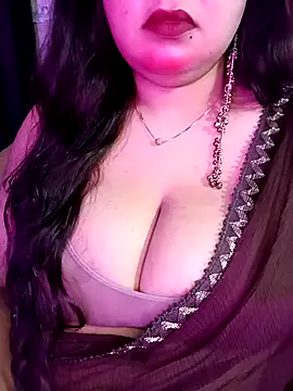 Snapshot of Suhanakhan00 chatting on May 5, 2026, 9:23 am Suhanakhan00 online show from May 5, 2026, 9:23 am