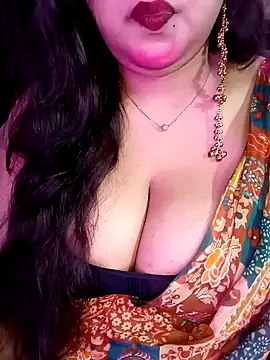 Snapshot of Suhanakhan00 chatting on March 10, 2026, 5:44 am Suhanakhan00 online show from March 10, 2026, 5:44 am