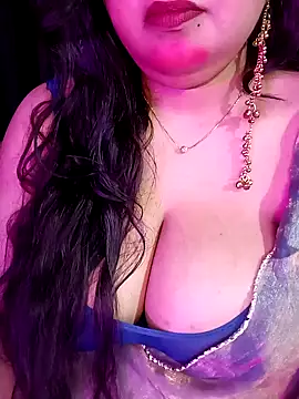 Snapshot of Suhanakhan00 chatting on March 1, 2026, 6:41 pm Suhanakhan00 online show from March 1, 2026, 6:41 pm