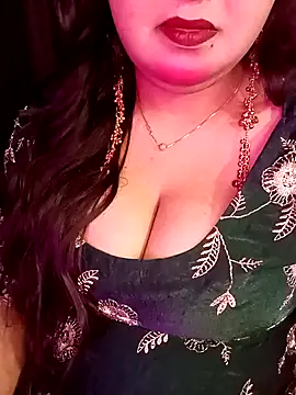 Snapshot of Suhanakhan00 chatting on March 17, 2026, 7:33 am Suhanakhan00 online show from March 17, 2026, 7:33 am