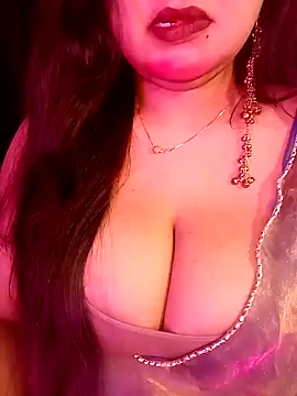 Snapshot of Suhanakhan00 chatting on April 5, 2026, 8:32 am Suhanakhan00 online show from April 5, 2026, 8:32 am