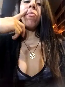 Snapshot of Karenn12 chatting on September 18, 2025, 3:31 am Karenn12 online show from September 18, 2025, 3:31 am