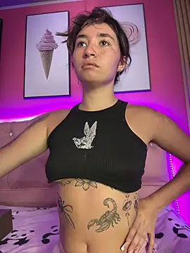 Sophie LS online show from December 5, 2025, 1:53 pm