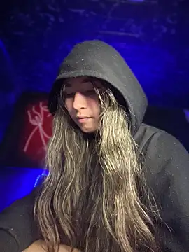 Snapshot of Sophie_LS chatting on December 19, 2025, 7:44 am Sophie LS online show from December 19, 2025, 7:44 am