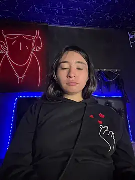 Snapshot of Sophie_LS chatting on December 23, 2025, 2:22 am Sophie LS online show from December 23, 2025, 2:22 am