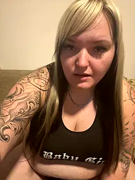 Snapshot of CurvyAngelina_Official chatting on November 11, 2025, 10:10 am CurvyAngelina Official online show from November 11, 2025, 10:10 am