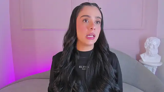 Snapshot of victoria_milann chatting on December 5, 2025, 8:06 pm victoria milann online show from December 5, 2025, 8:06 pm