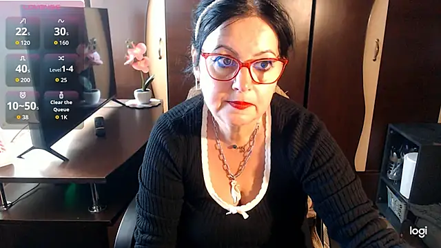Snapshot of exymilf_ chatting on October 5, 2025, 9:44 am exymilf online show from October 5, 2025, 9:44 am