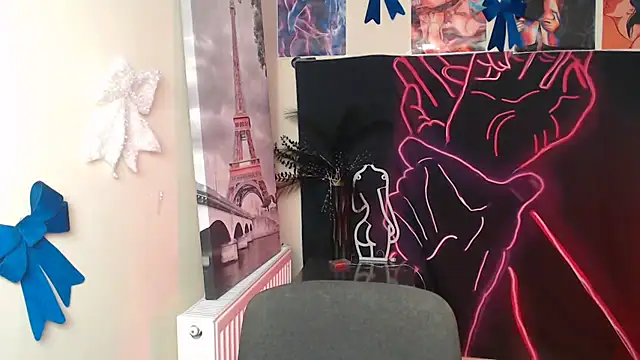 Snapshot of StellaCRL chatting on February 9, 2026, 3:32 pm StellaCRL online show from February 9, 2026, 3:32 pm