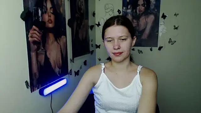 Snapshot of StellaCRL chatting on January 11, 2026, 1:29 pm StellaCRL online show from January 11, 2026, 1:29 pm