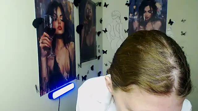 Snapshot of StellaCRL chatting on January 12, 2026, 1:18 pm StellaCRL online show from January 12, 2026, 1:18 pm