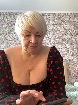 Laura Millf online show from March 3, 2025, 7:46 am