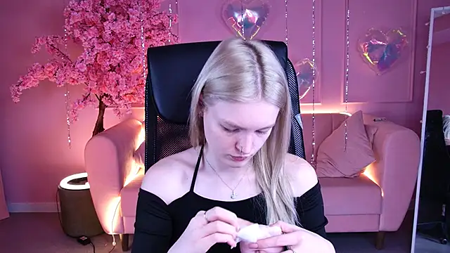 GraceGlamour online show from February 21, 2026, 5:09 am