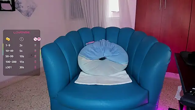 Snapshot of Julie_Markk chatting on December 19, 2025, 8:44 pm Julie Markk online show from December 19, 2025, 8:44 pm