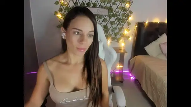 Sara lopez 28 online show from November 14, 2025, 11:58 am