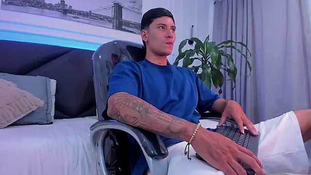 Damian23   online show from December 15, 2025, 2:01 pm