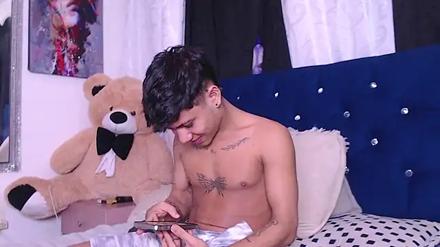 Sexys Boys Hot1 online show from October 3, 2025, 5:09 am