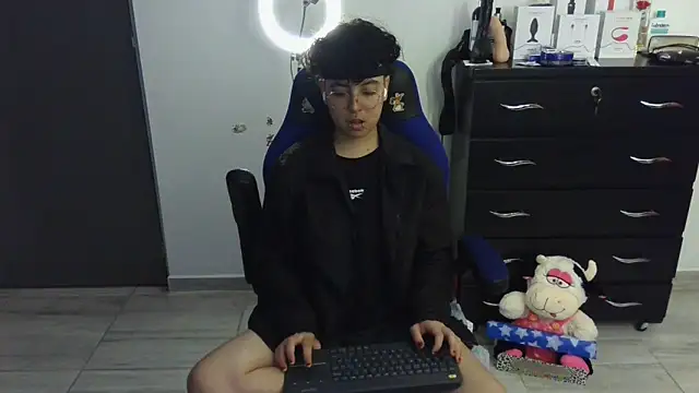 Snapshot of thomascooper7 chatting on March 22, 2025, 1:32 am thomascooper7 online show from March 22, 2025, 1:32 am