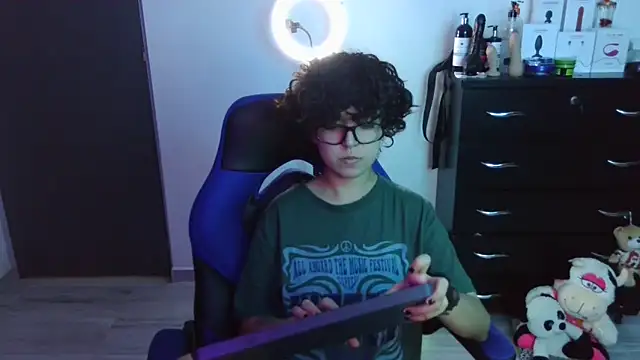 Snapshot of thomascooper7 chatting on September 26, 2025, 7:10 pm thomascooper7 online show from September 26, 2025, 7:10 pm