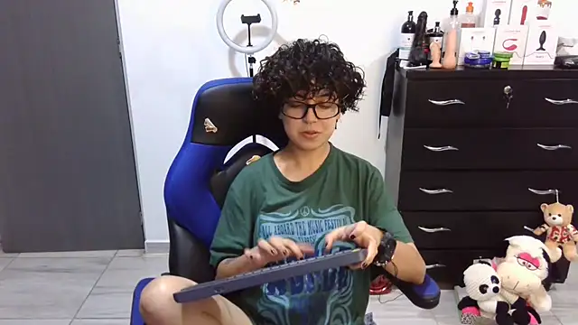 Snapshot of thomascooper7 chatting on September 8, 2025, 7:13 pm thomascooper7 online show from September 8, 2025, 7:13 pm