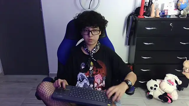 thomascooper7 online show from April 10, 2026, 6:37 pm