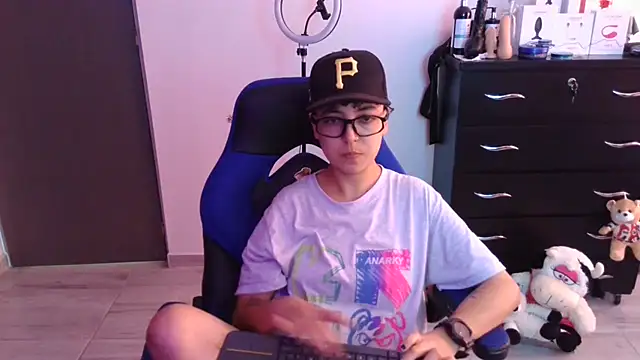 Snapshot of thomascooper7 chatting on November 11, 2025, 7:19 pm thomascooper7 online show from November 11, 2025, 7:19 pm