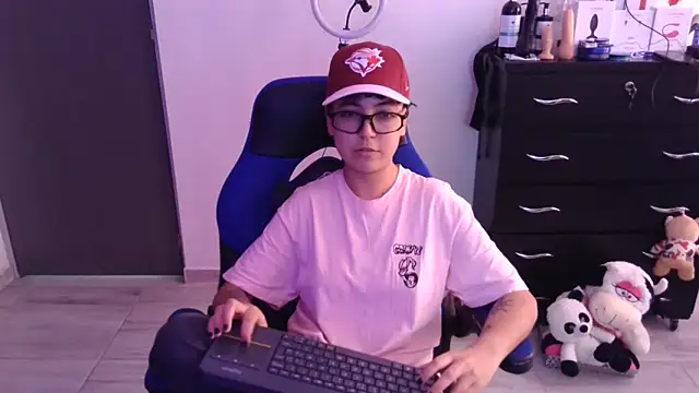 Snapshot of thomascooper7 chatting on November 15, 2025, 6:23 pm thomascooper7 online show from November 15, 2025, 6:23 pm