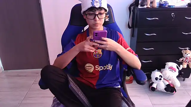 Snapshot of thomascooper7 chatting on December 16, 2025, 5:06 pm thomascooper7 online show from December 16, 2025, 5:06 pm