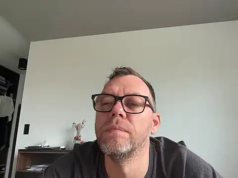 xmnbx77 online show from October 21, 2025, 9:09 am