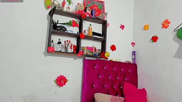 chloe evanx  online show from November 18, 2025, 3:10 am