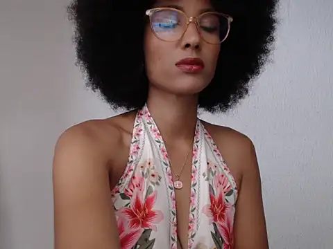 violettamartins online show from May 9, 2026, 9:40 pm